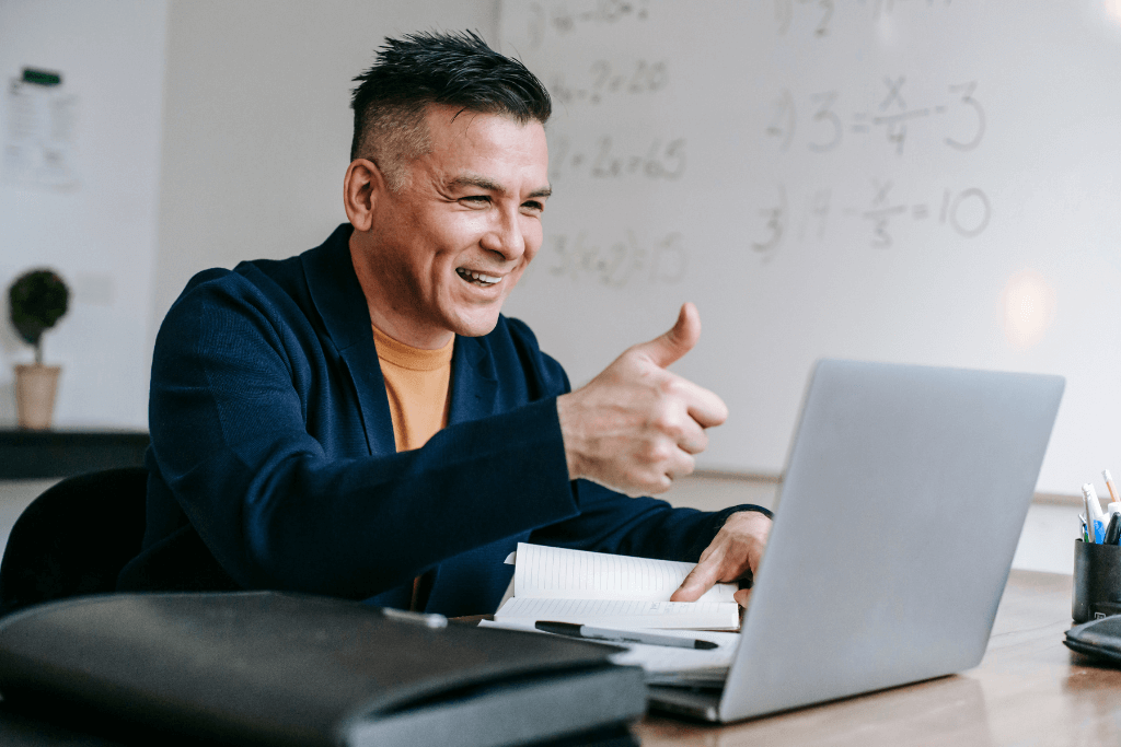 satisfied customer gives positive feedback